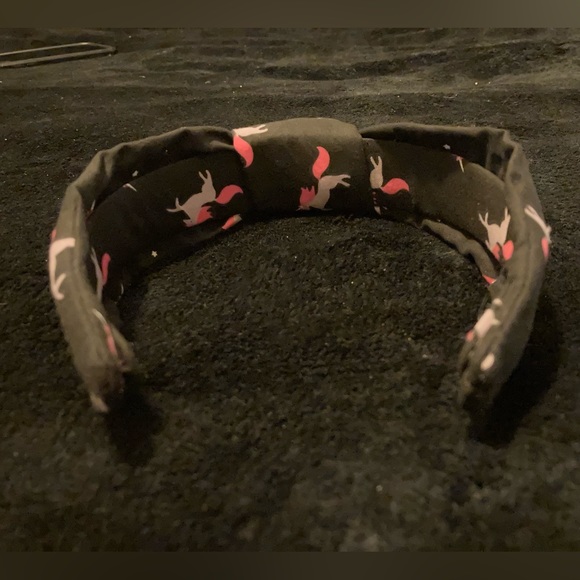 Handmade knotted headband with unicorn pattern - Picture 3 of 4